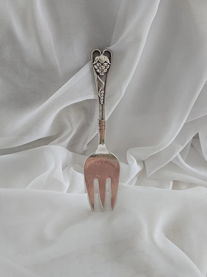 Tenedor para servir Georg Jensen Dinamarca #72 uvas de plata de ley de 7" Foto 2 de 4