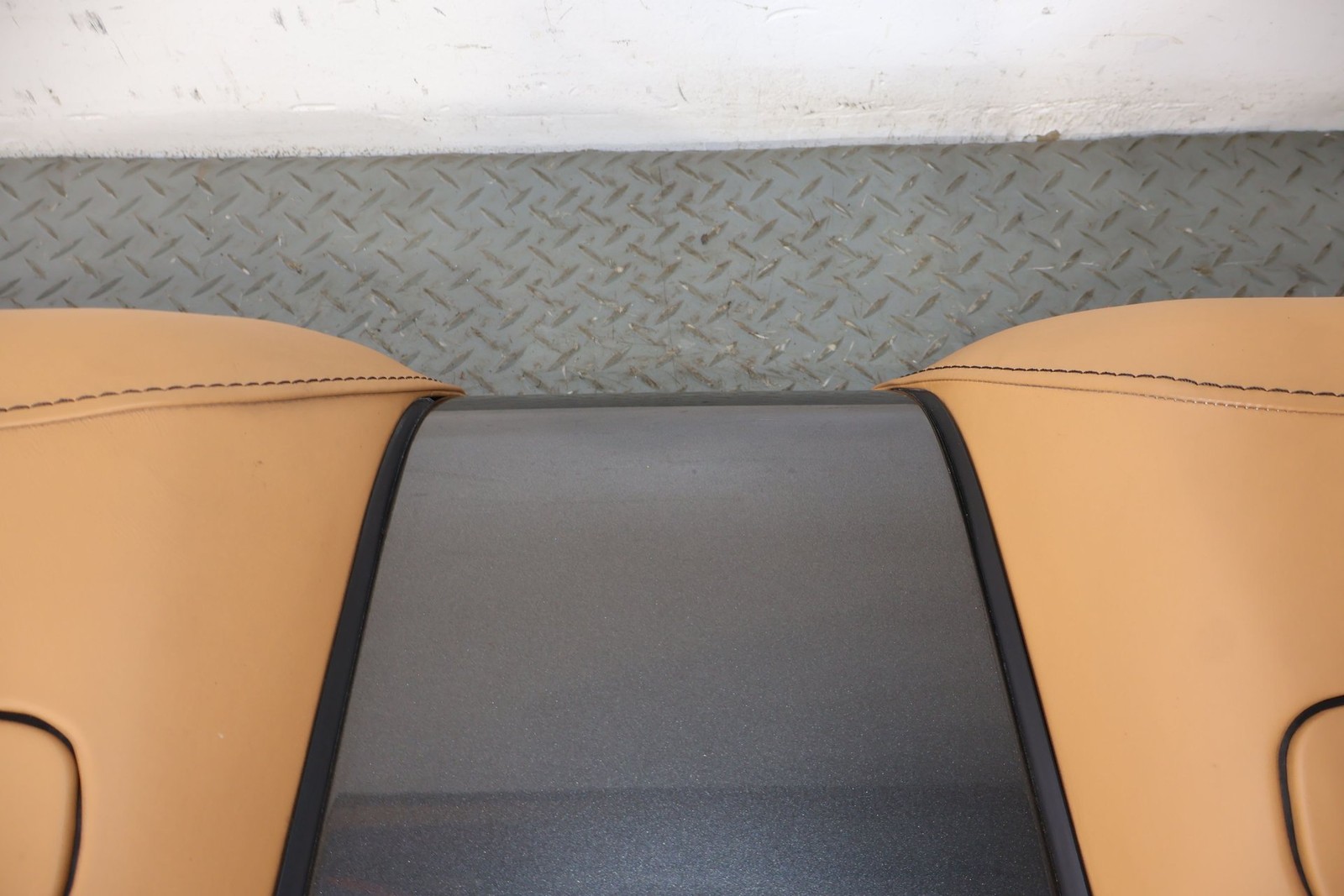 Aston Martin V8 Vantage Tonneau cover Silver