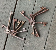LOT OF 13 OLD SKELETON KEYS ART CRAFTS ANTIQUE VINTAGE UNIQUE DESIGNS