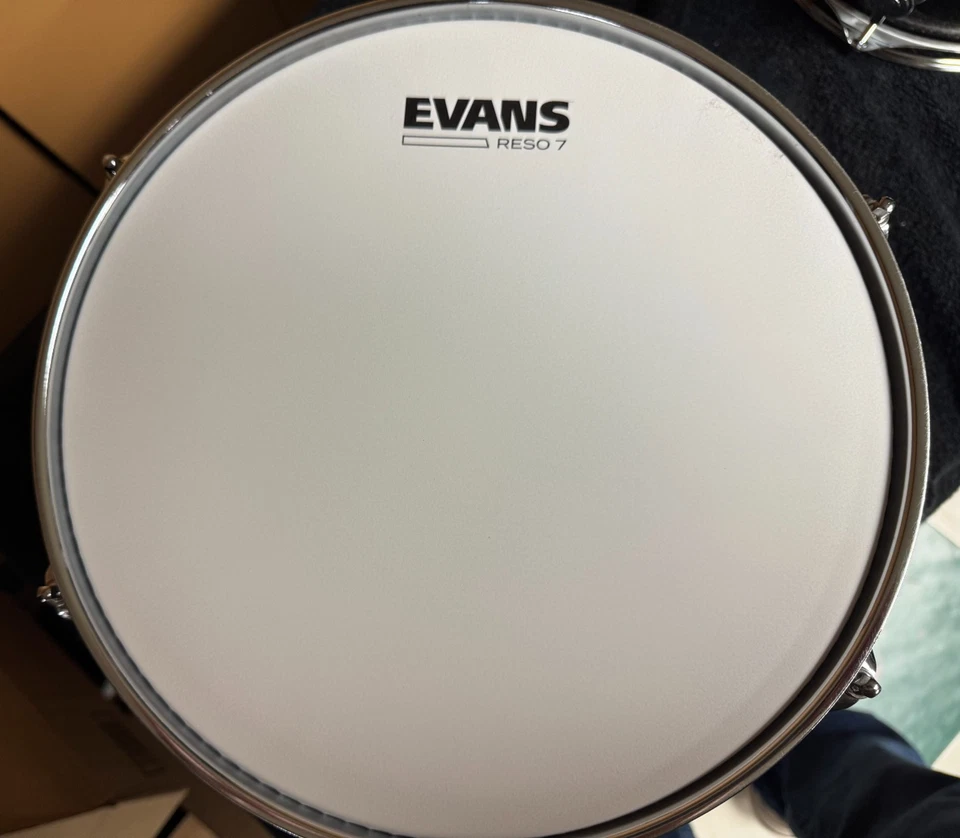 DW Performance Series Mounted Tom - 9 x 12 inch - Pewter Sparkle FinishPly - Image 4 of 4