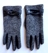 Isotoner Tweed Leather Trim Fleece-Lined Women s Gloves Gray Black Worn Once