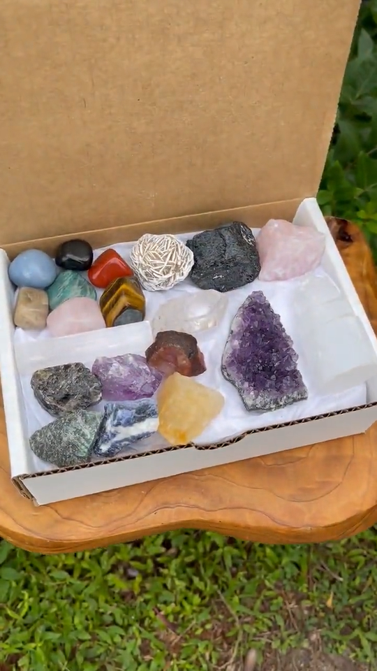 Beginners Crystal Box, 20 pcs - Natural Rough & Tumbled Crystals (Gift ...