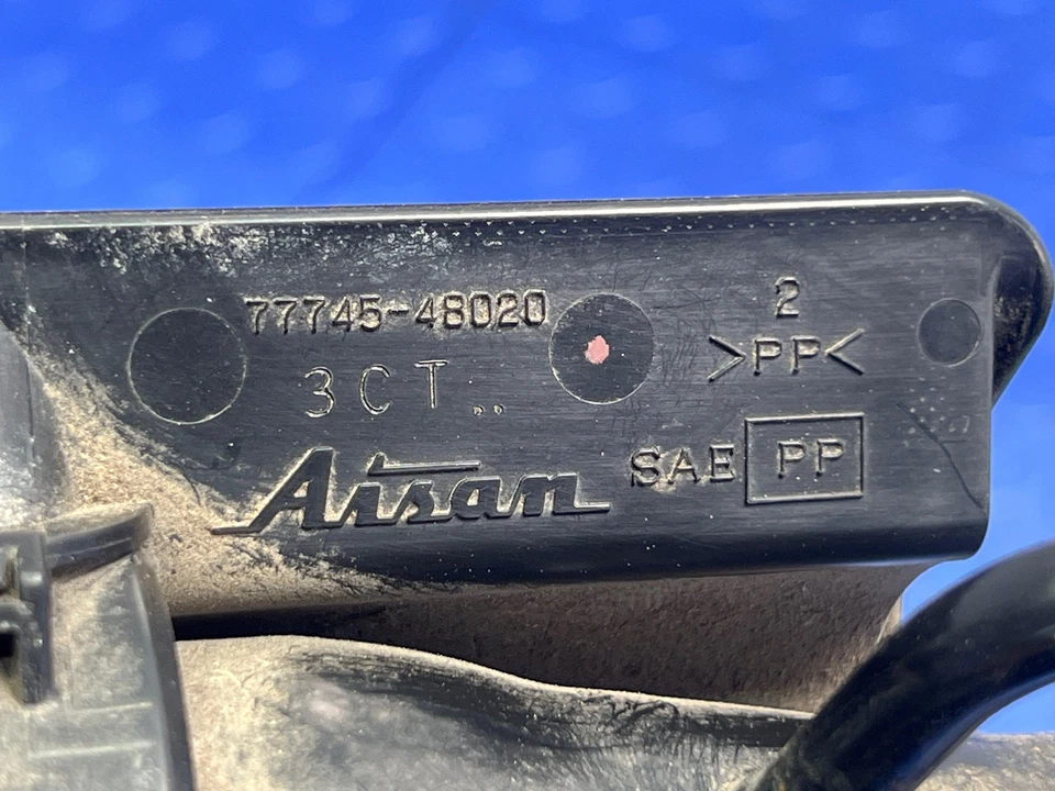 Toyota Prius V 2012-2017 montaje de cuello de llenado de combustible tubo de llenado OEM 7720147161 Foto 4 de 4