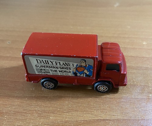 1977 Corgi Juniors, set di 2: Spider-Man Spider-Van & Superman Daily planet - Foto 4 di 8