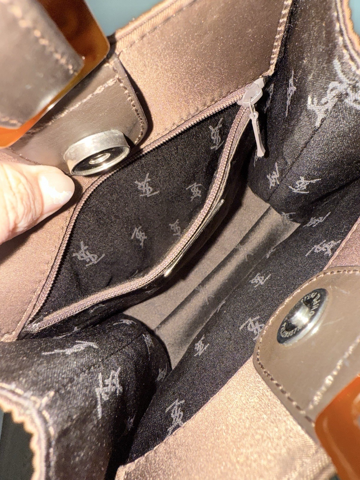 RARA borsa da polso vintage Yves Saint Laurent in raso marrone