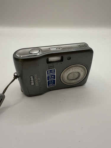 Nikon COOLPIX L2 6.0MP Digital Camera Read Description - Picture 1 of 12