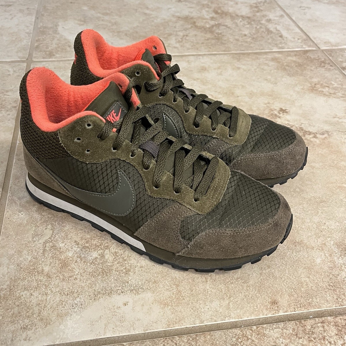 nike md runner 2 mid women's