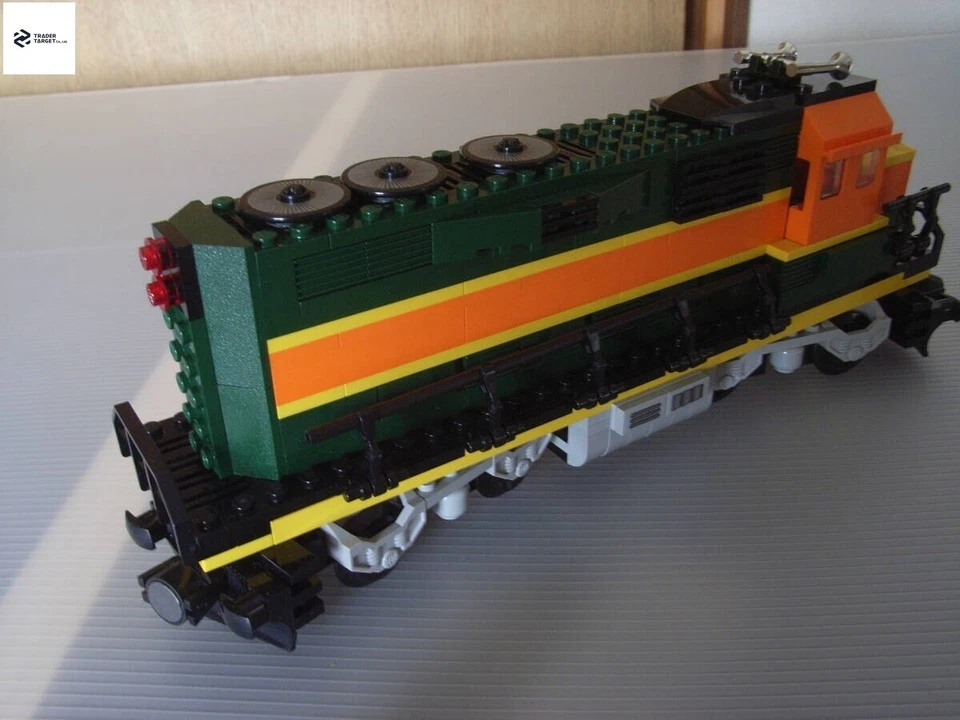 LEGO Burlington Northern Santa Fe (BNSF) GP-38 Locomotive 10133 Used W/Manual - Image 3 of 4