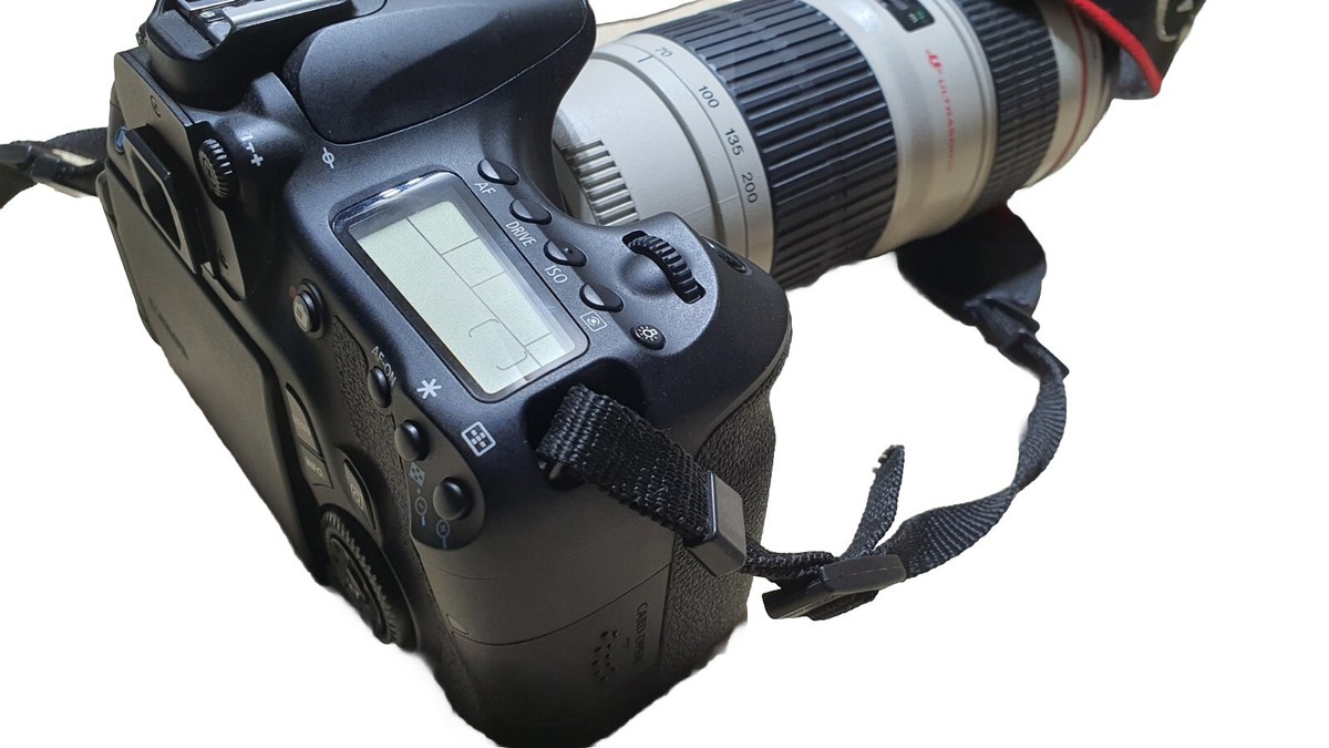 Canon EOS 60D Digital SLR Camera BODY + ZOOM LENS EF 70 Canon EOS 60D Digital SLR Camera BODY + ZOOM LENS EF 70