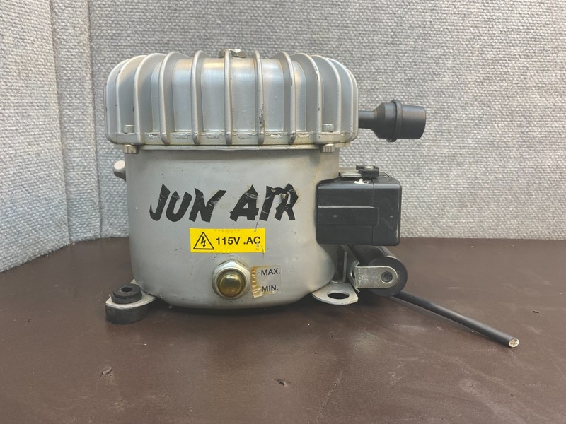 JUN-AIR MODEL 6 LAB AIR COMPRESSOR OIL LUBRICATED 3500 RPM 115V~AC/ 60 Hz