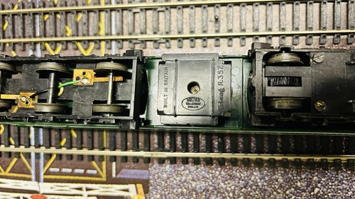Triang/Hornby R357 Diesel Electric Locomotive A1A-A1A BR Green - Picture 5 of 9