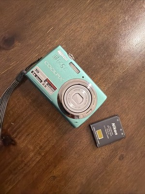 Nikon Coolpix S220 10MP Digital Camera 3x Nikkor Zoom Green Free Shipping