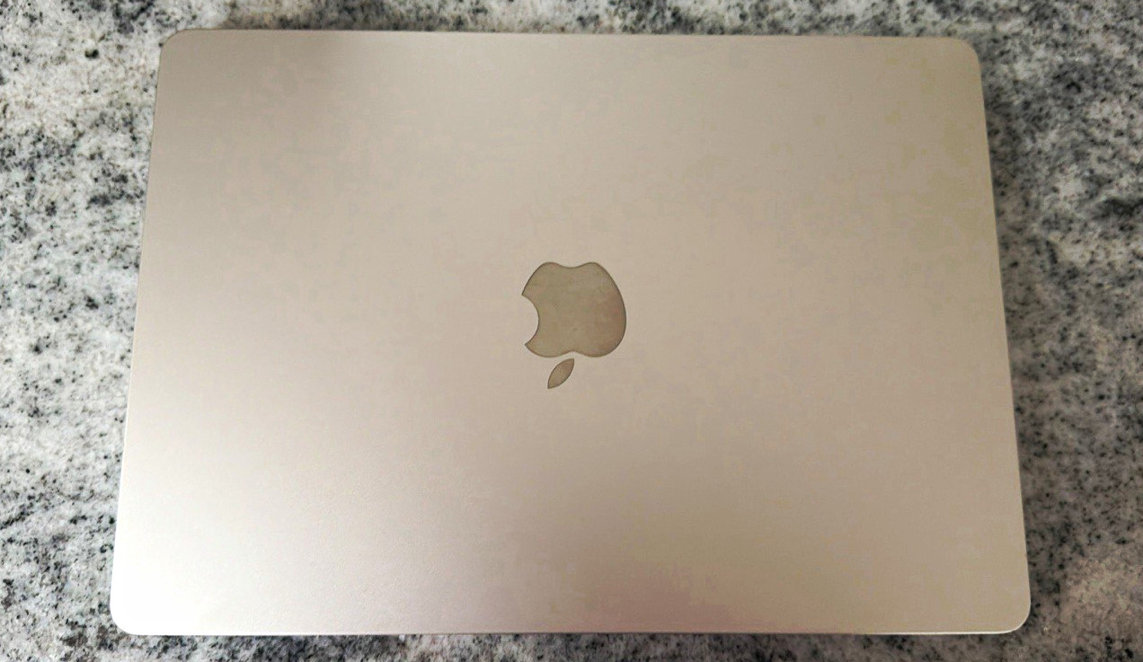 Apple MacBook Pro 13" M2 8GB RAM 256 GB SSD 2022 Starlight