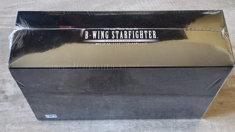 Star Wars Bandai SDCC 2018 B-Wing Starfighter Limited Edition 1/72 Model Kit - Image 2 of 3