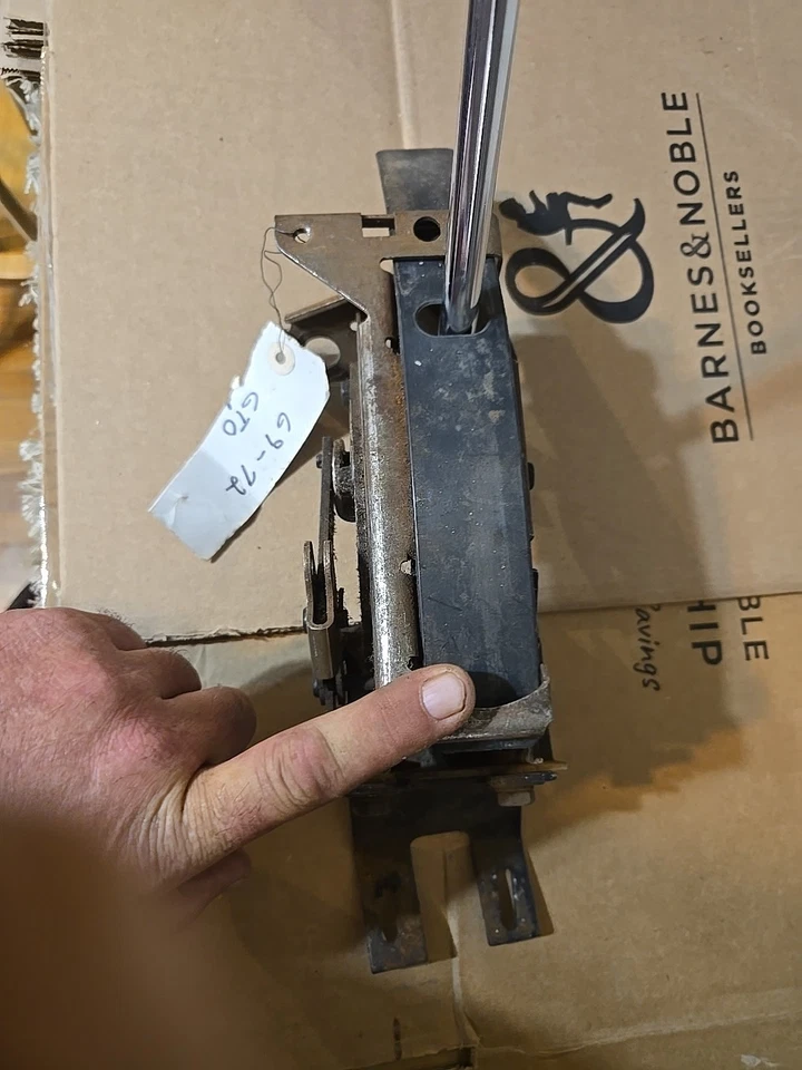 1969-1972 Pontiac Grand Prix GTO LeMans Center Console Automatic Floor Shifter  - Image 2 of 4