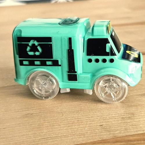 Light-Up Recycling Truck Toy Magic Twister Tracks Trax WORKS 