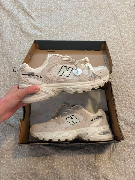 new balance 530 abzorb, de color crema, con detalle en negro, nuevos, talla 39