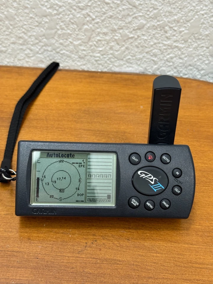 Garmin GPS III Pilot Handheld For  Hiking, Camping Bundle W/ Car Charger - Image 4 of 4