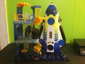 imaginext space station