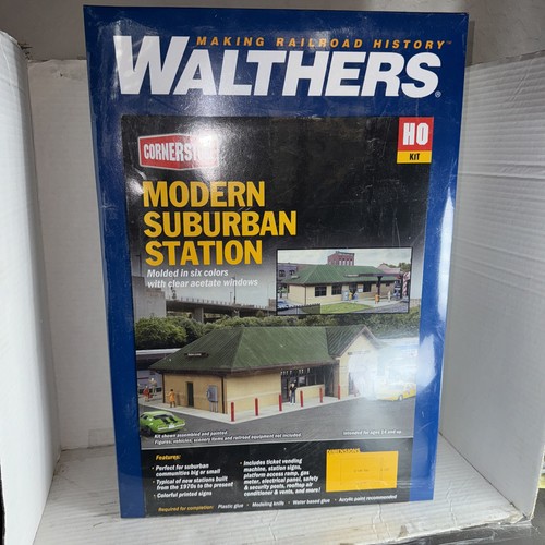 Walthers 4095 Modern Suburban Station