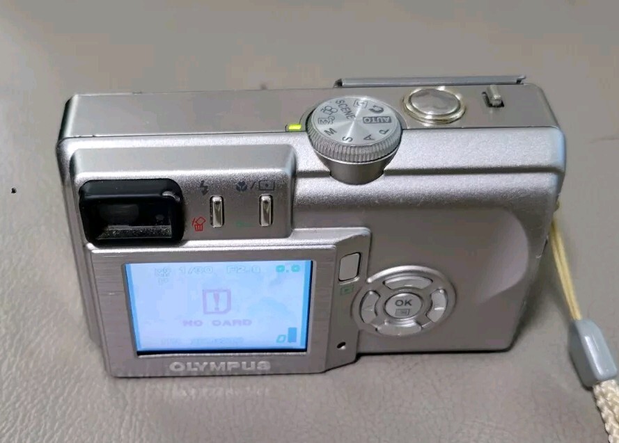 WORKING! Olympus Camedia Digital Camera C-60 Zoom 6.1MP w Battery