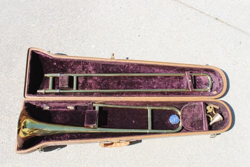 FE Olds Ambassador Trombone in Case LA California Olds 3 Mouthpiece SN 111895 - Picture 2 of 23
