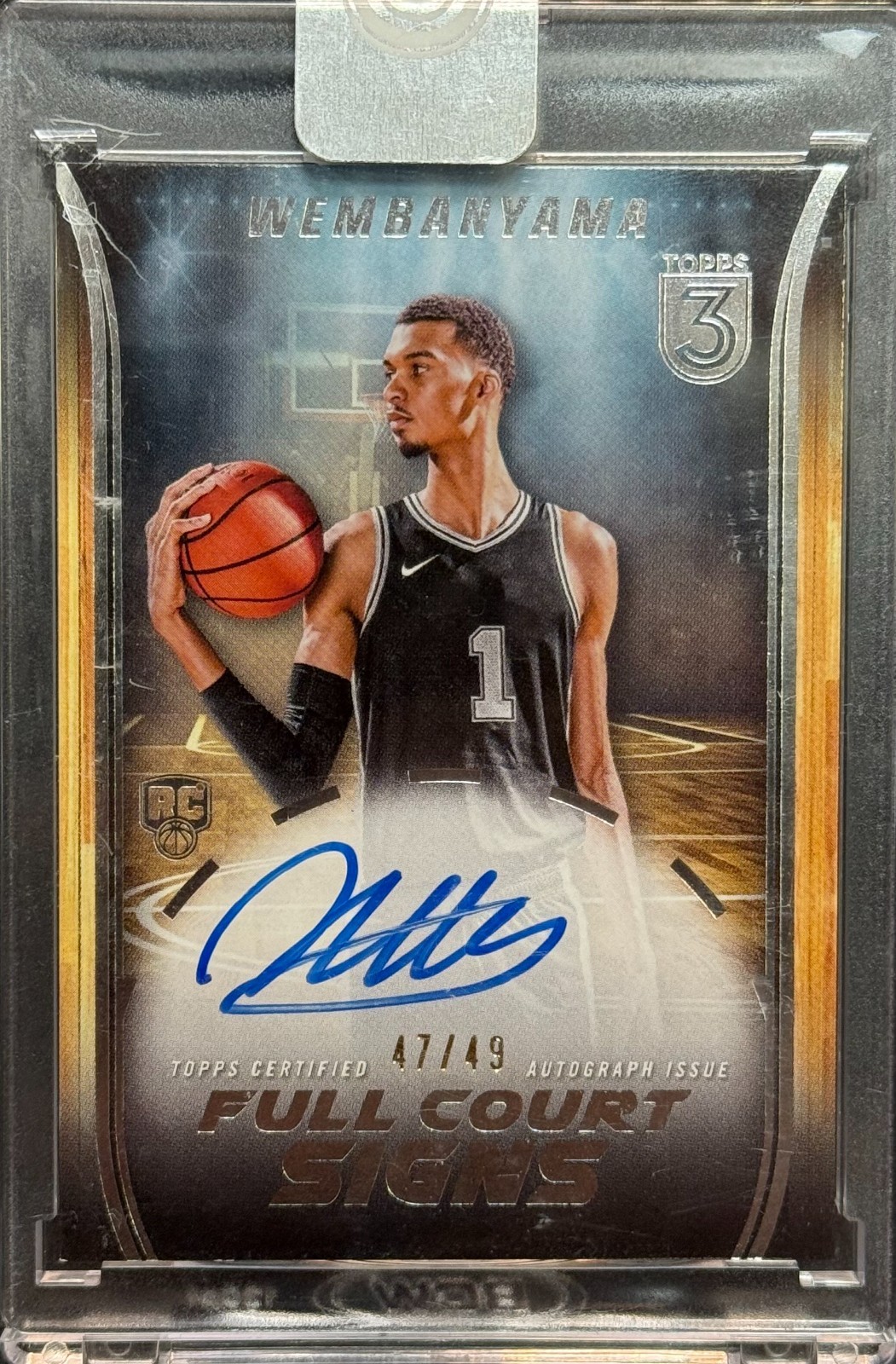2023-24 TOPPS 3 VICTOR WEMBANYAMA FULL COURT SIGNS AUTO /49