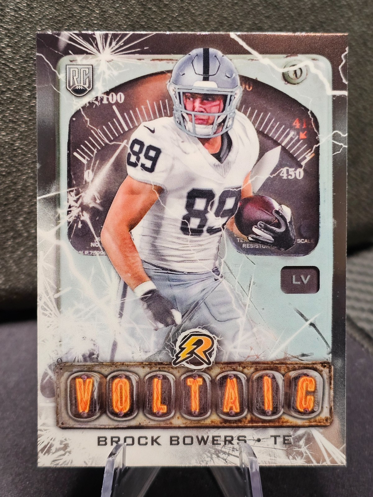 2024 Topps Resurgence Voltaic Brock Bowers #V-7 Rookie RC Raiders