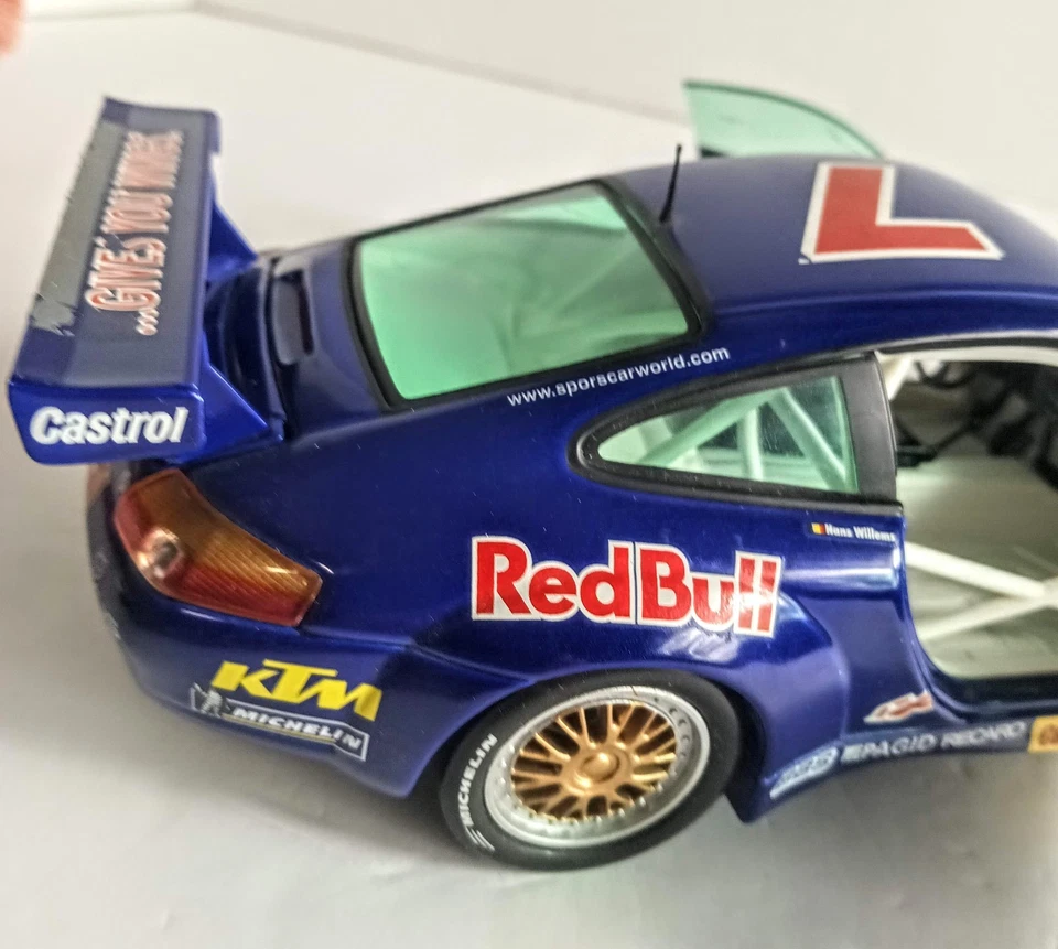 Coche de carreras 1:18 Porsche 911 GT3R Red Bull Sunstar #7 Foto 4 de 4