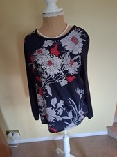 Stunning Ladies Warehouse Navy Floral Top. Size Medium.