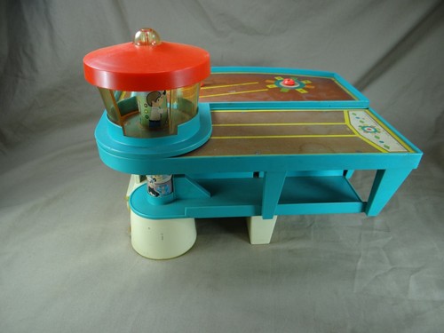 Fisher-Price "Play Family Airport" Vintage 1972 Toy - Picture 8 of 15