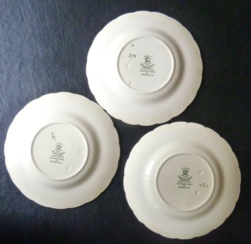 Set of 3 VTG Coalport Kingsware Brookdale Raised Flowers Quilted 6.25" Plates - Picture 4 of 15
