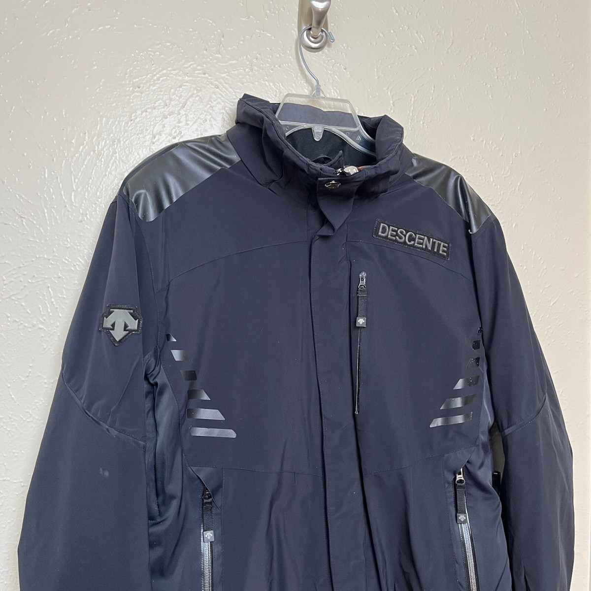 Descente Jacket Mens M Black Ski Snowboarding Ion Bodies Titan