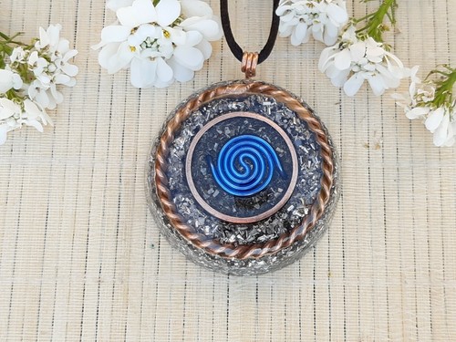 Pendentif orgone plus puissant - avec anneau tenseur - autonomie 2 500 km - énergie positive - Photo 2 sur 3