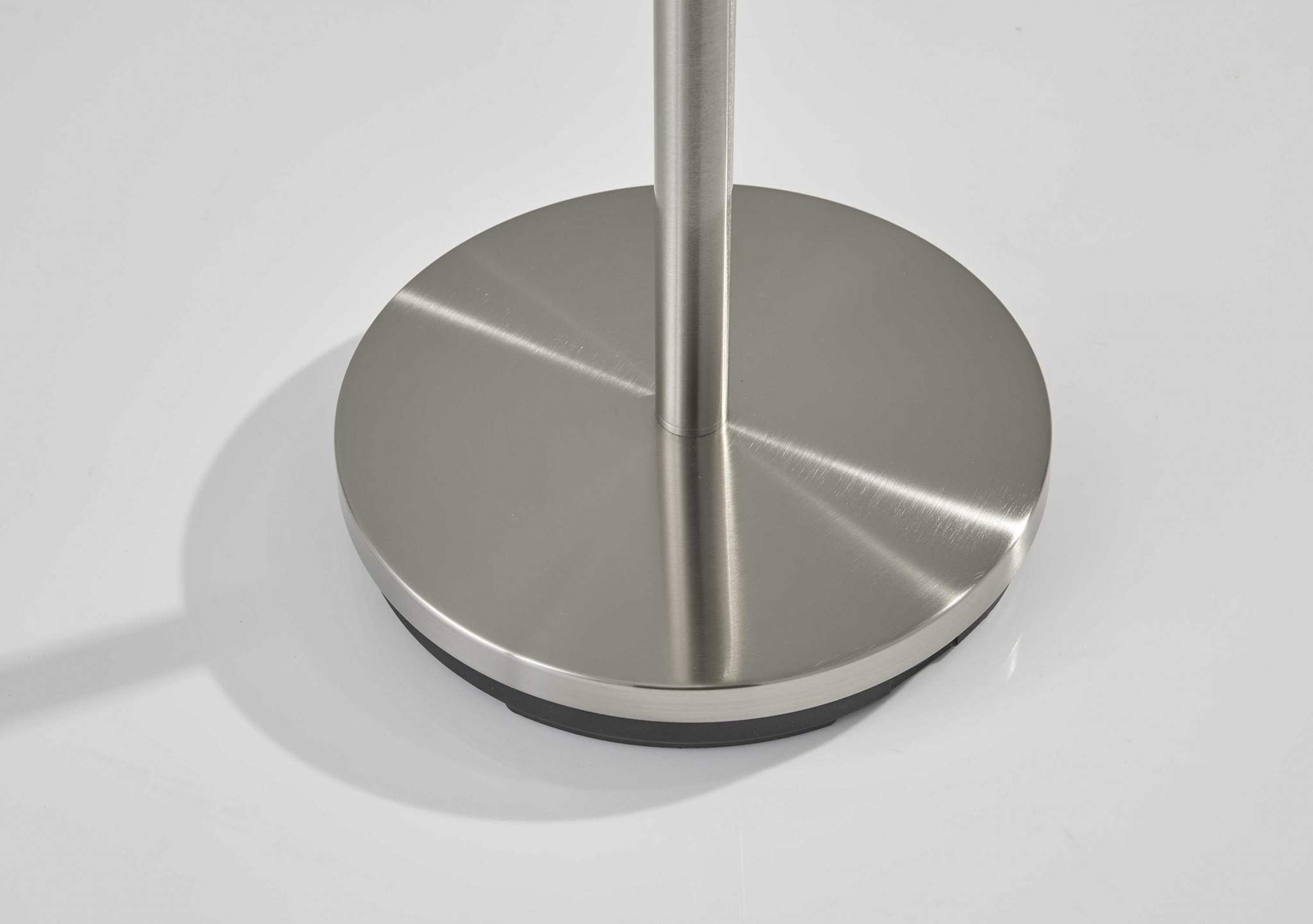 Вешалка для одежды из матовой стали размером 12 X 675 мм 27890₽