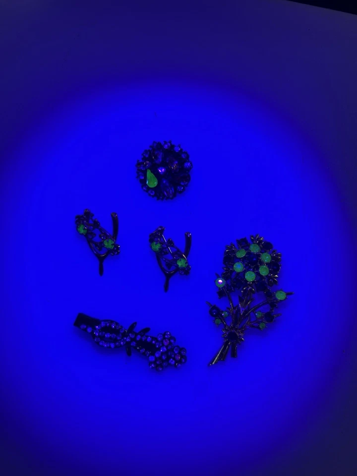 Lote de broches y pinzas para el cabello vintage de vidrio de uranio brillante hallazgos patrimoniales Foto 4 de 4