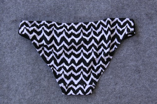 SCHÖNER BIKINI UNTERTEIL SLIP GRÖSSE 40 SCHWARZ - WEISS MIT UMSCHLAGBUND BPC - Picture 2 of 2
