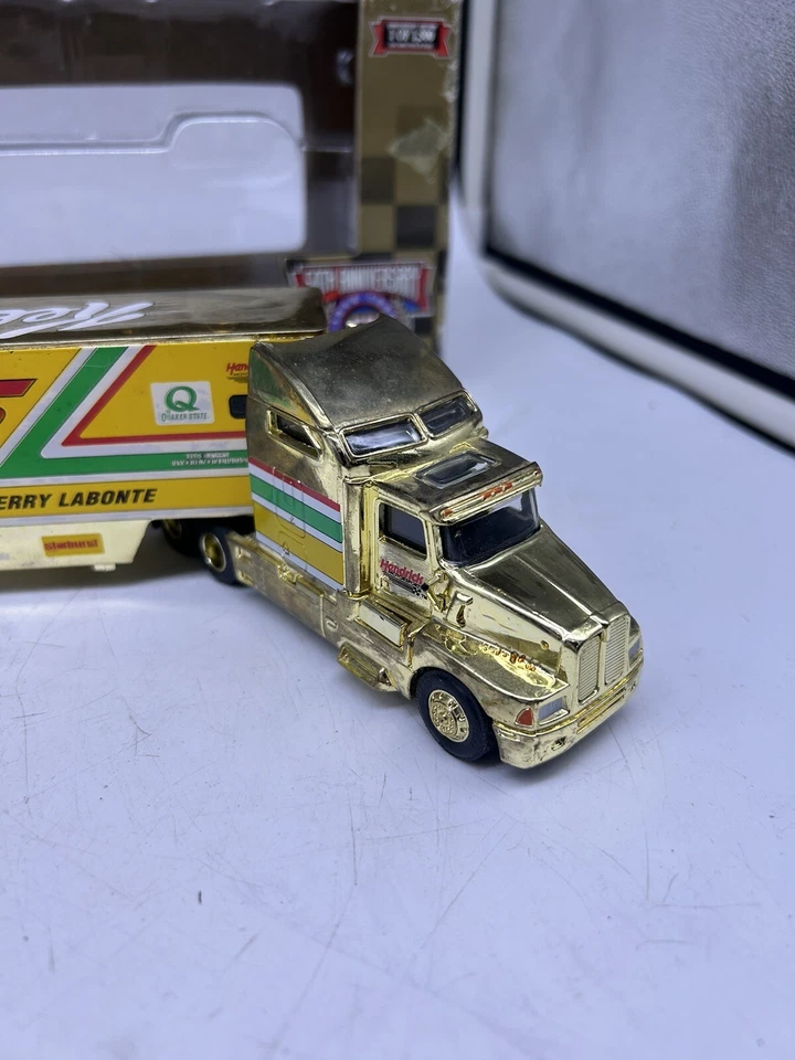 **EARLY NUMBER** 1998 KELLOGGS RACING CHAMPIONS SEMI AND RACECAR #0035/1500 - Image 4 of 4