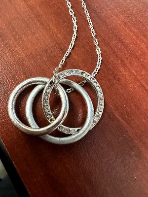 Stylish Three Ring Charm Necklace Silver Tone 18 Inch Chain LC Hallmarked 7.97G