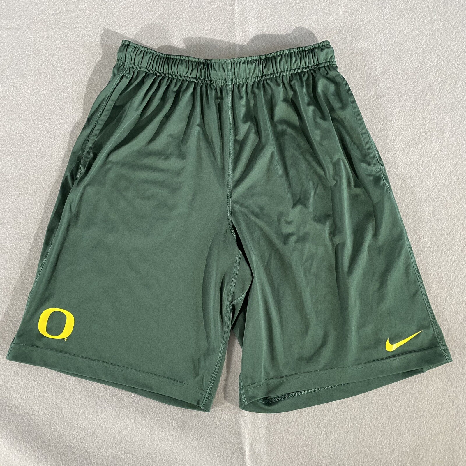 Oregon Ducks Shorts Mens Large Green Yellow Nike DriFit Basketball Gym NCAA