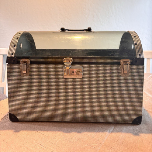 Small Animal Carrier Crate with Handle, Ventilation Holes, Patterned Plastic