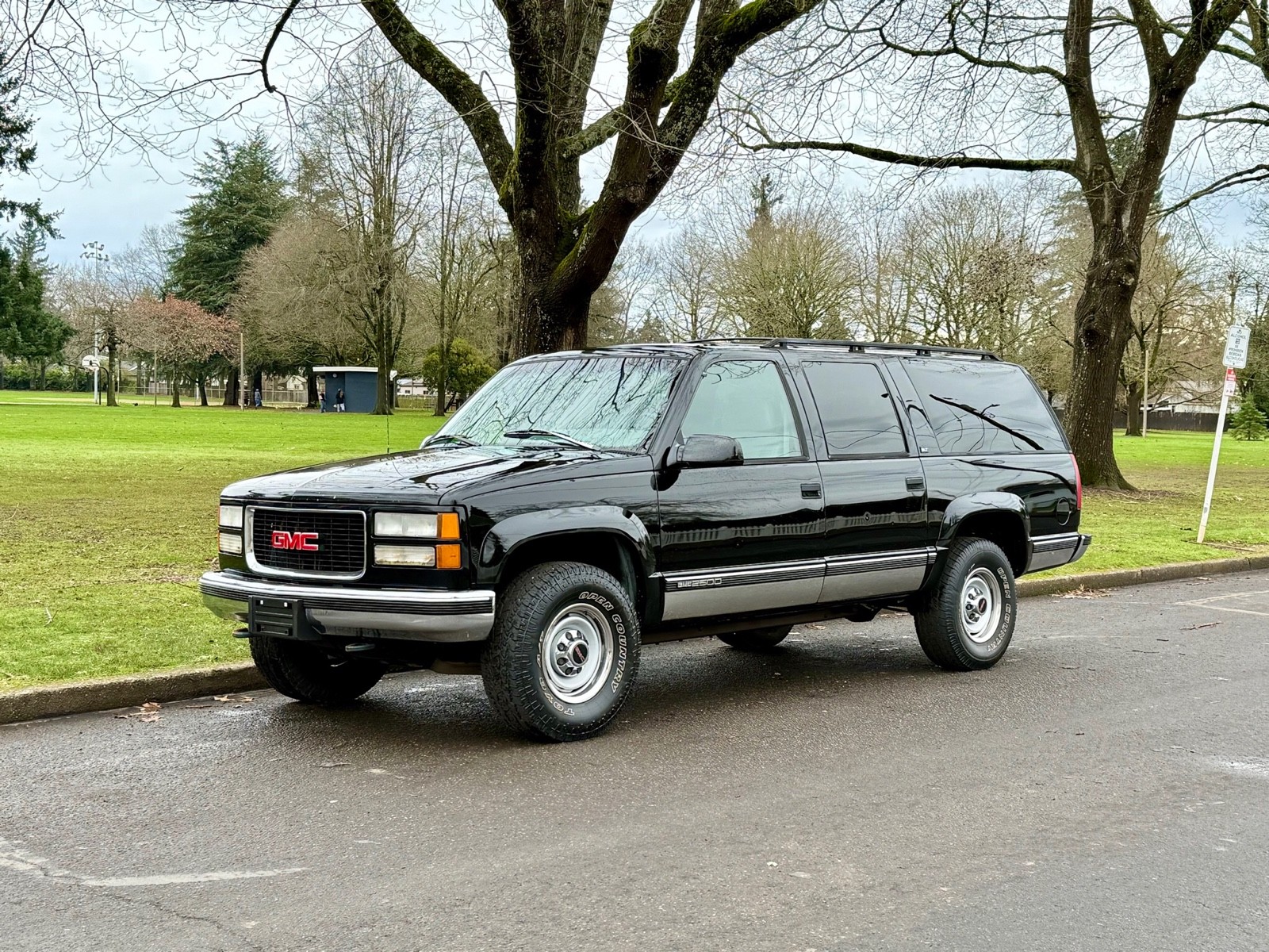 1996 GMC Suburban for sale in Clackamas Oregon