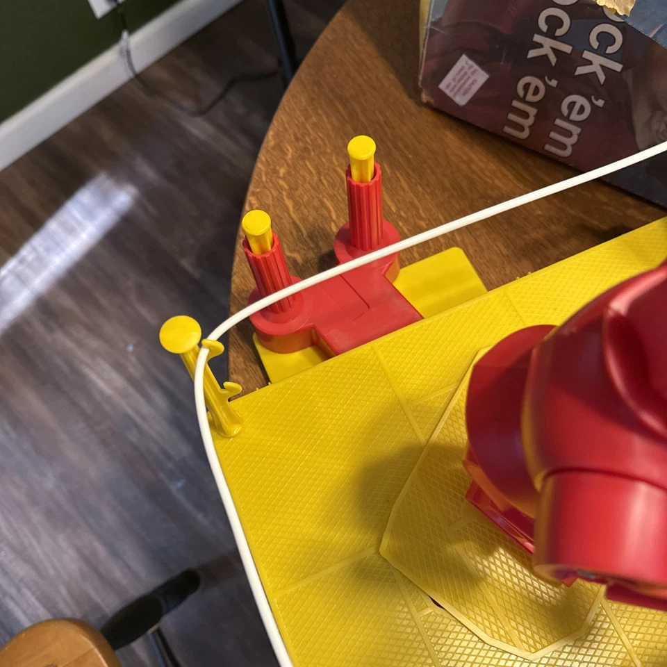 Винтажные игрушки Marx 5015 Rock' Em Sock' Em бойцы роботы оригинал 1966 полный комплект - Изображение 3 из 4