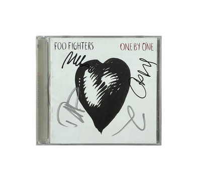 Foo Fighters Band Signed One by One CD Dave Grohl Taylor Hawkins Foo Fighters Band Signed One by One CD Dave Grohl Taylor Hawkins