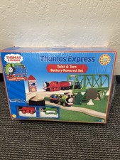 Thomas  Friends Battery-Powered Starter Set James Percy Track Bridge