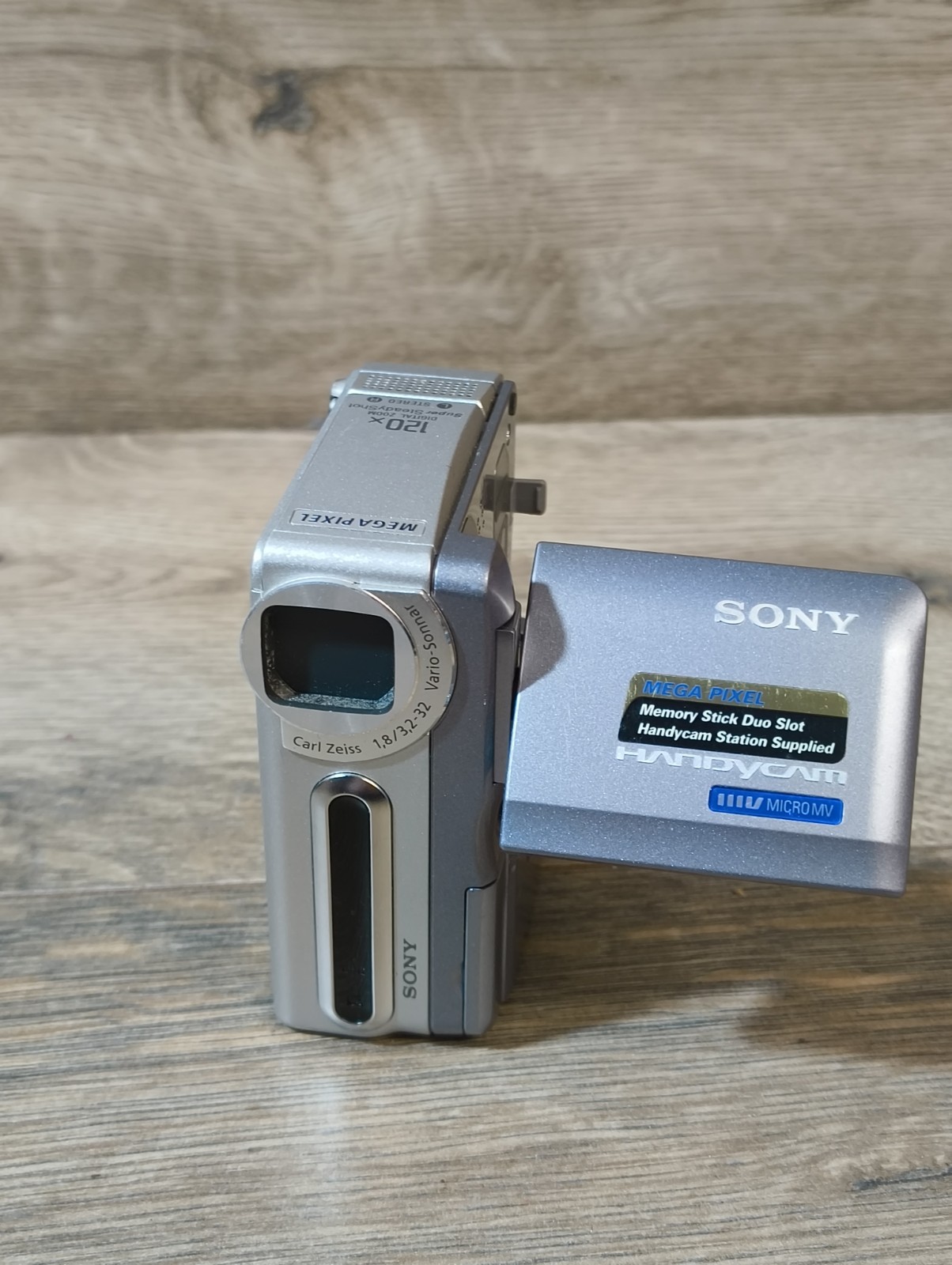 Sony DCR-IP1E Micro MV Handycam Camcorder