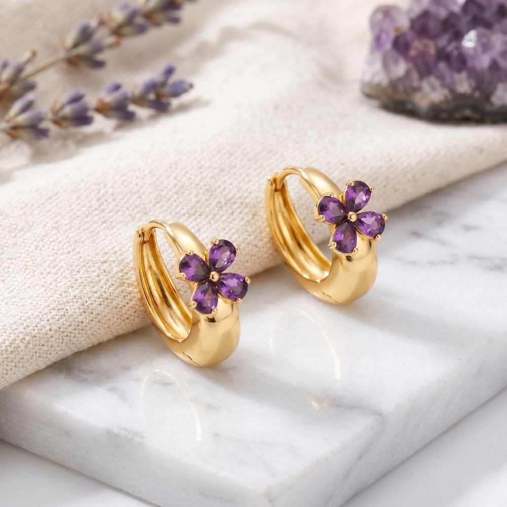 Créoles fleur plaqué or 750 et améthystes d'une finition joaillerie