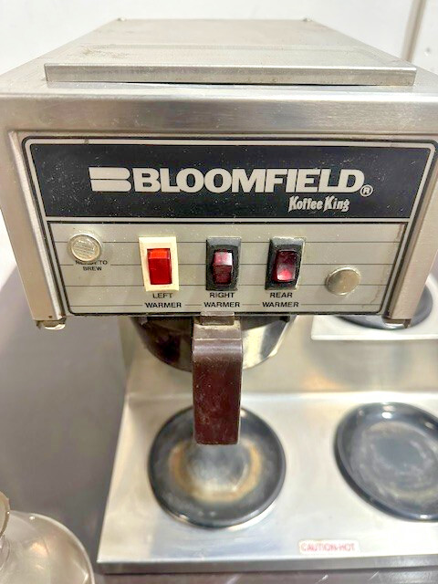 BLOOMFIELD KOFFEE KING MODEL 8571, 3 TIERD WARMER WITH BREWER W/ 2 CARAFES