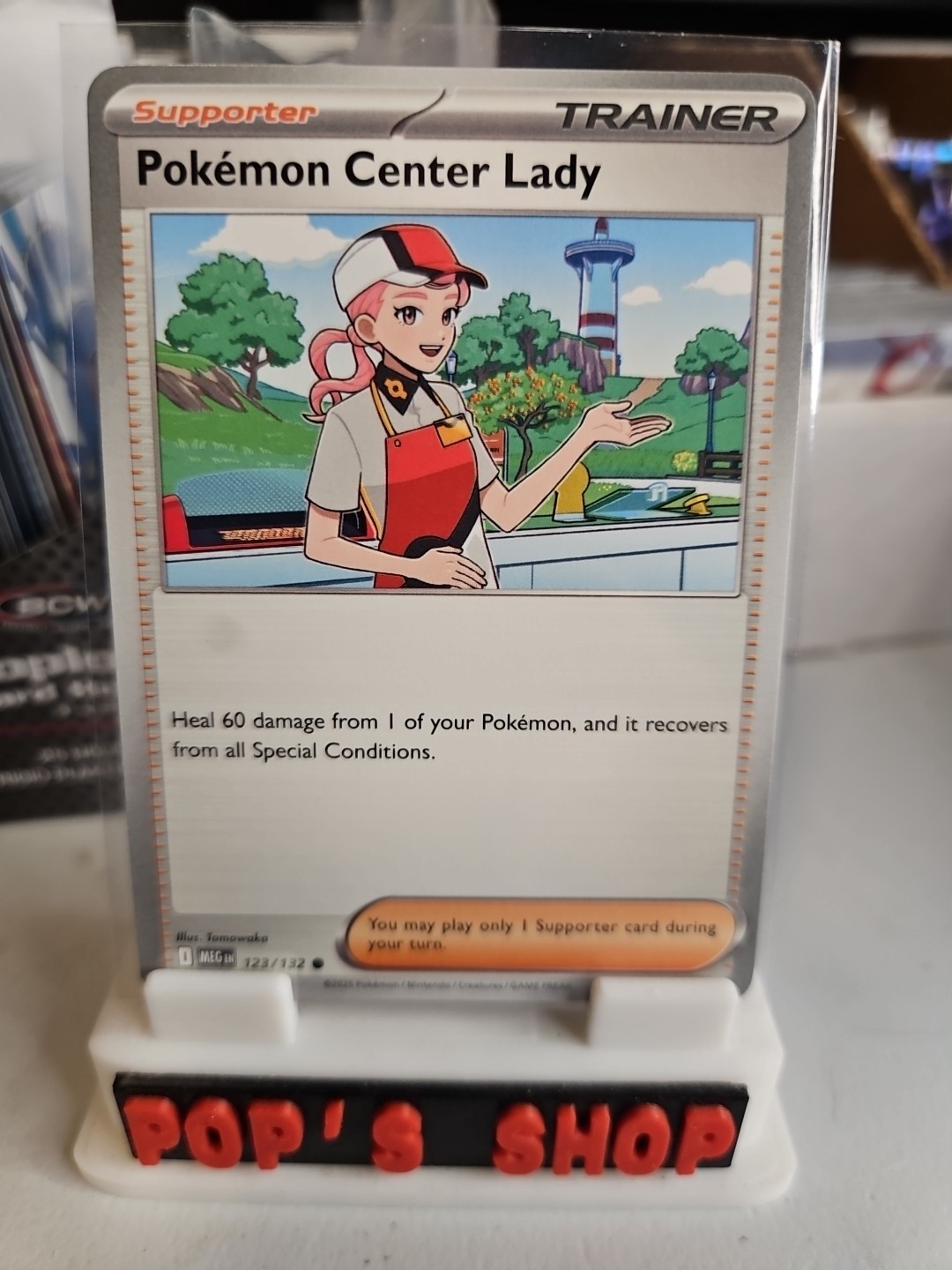 Pokemon Center Lady 123/132 Me01: Mega Evolution Regular