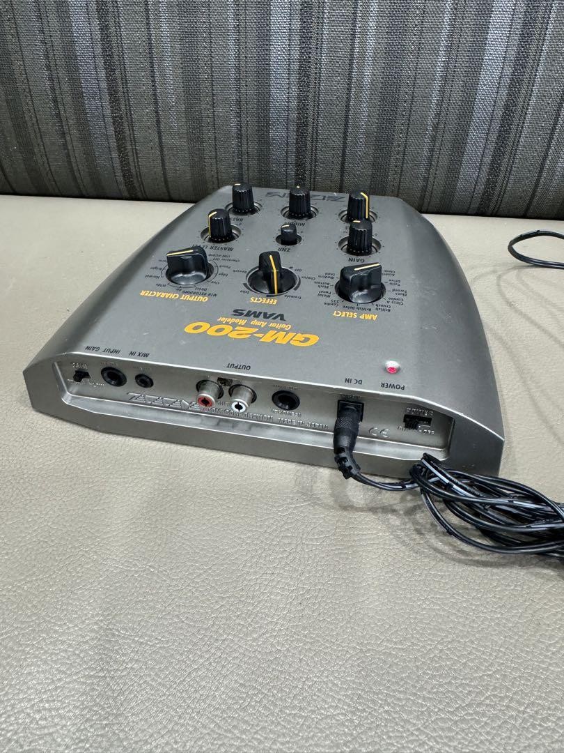 ZOOM/Guitar Amp Modeler GM-200アンプシミュレーター Zoom GM-200 Guitar Amp Modeler Electric Guitar Simulator